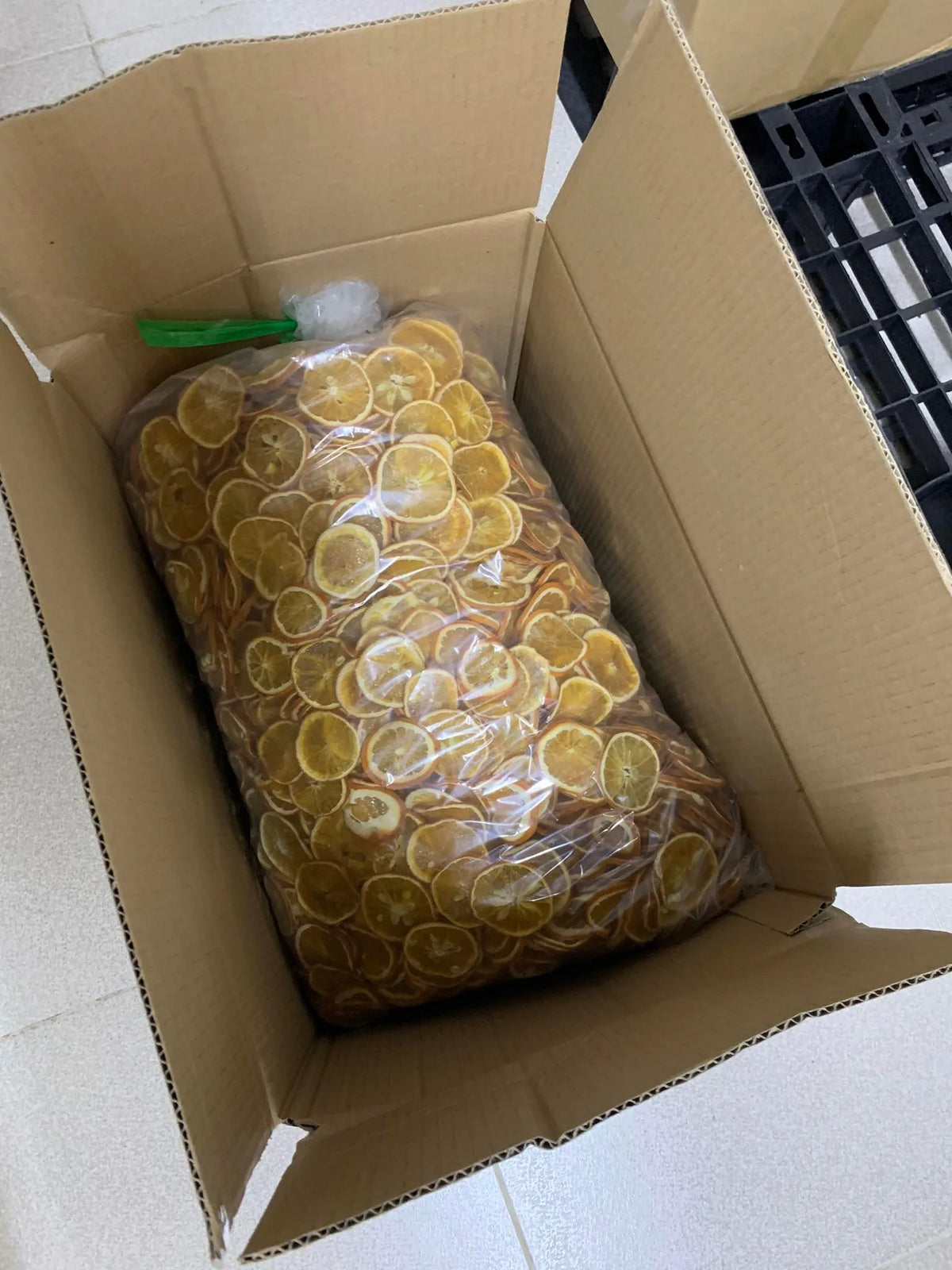 Dried Dehydrated Orange Fruit Slices Ideal for Cocktail Garnishes, Cake Decoration,