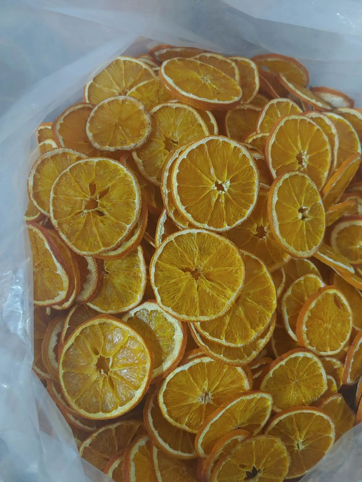 Dried Dehydrated Orange Fruit Slices Ideal for Cocktail Garnishes, Cake Decoration,