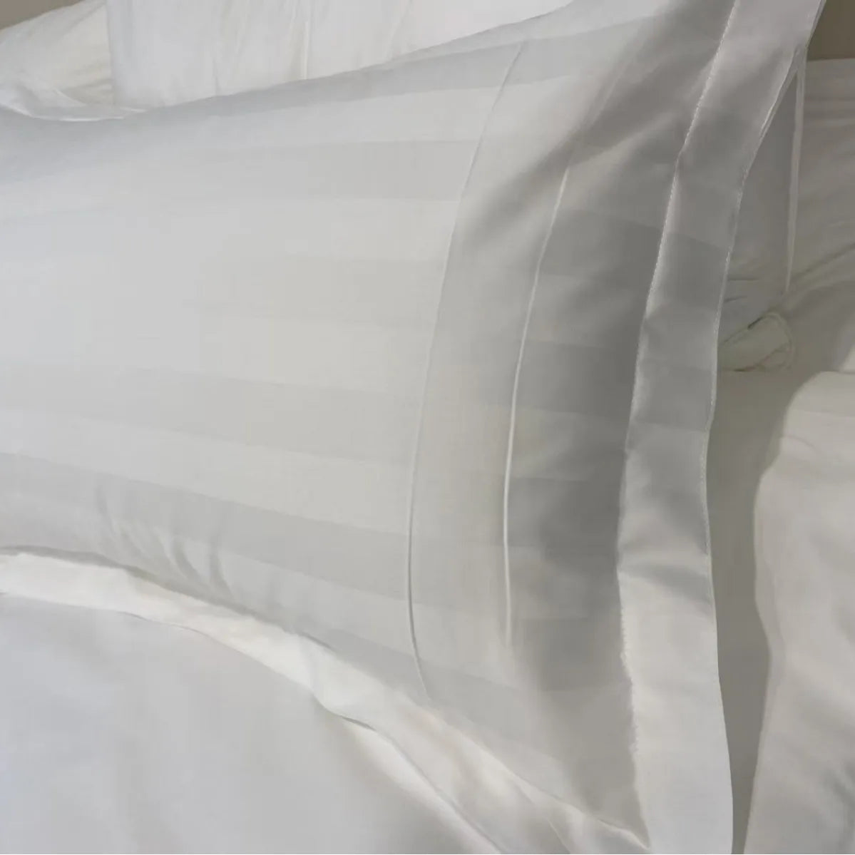 Hotel Linen 60s Pure White Satin Rectangle Pillowcase with Active Printing and Dyeing