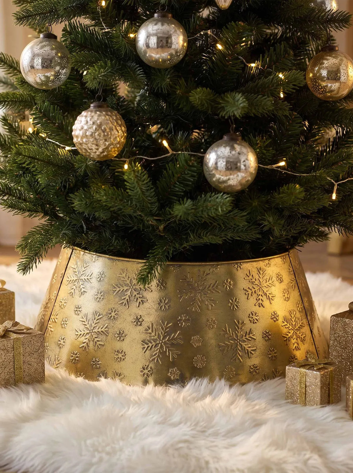 Iron Christmas Tree Base Collar & Ring Decorative Fence for Indoor/Outdoor Holiday Home