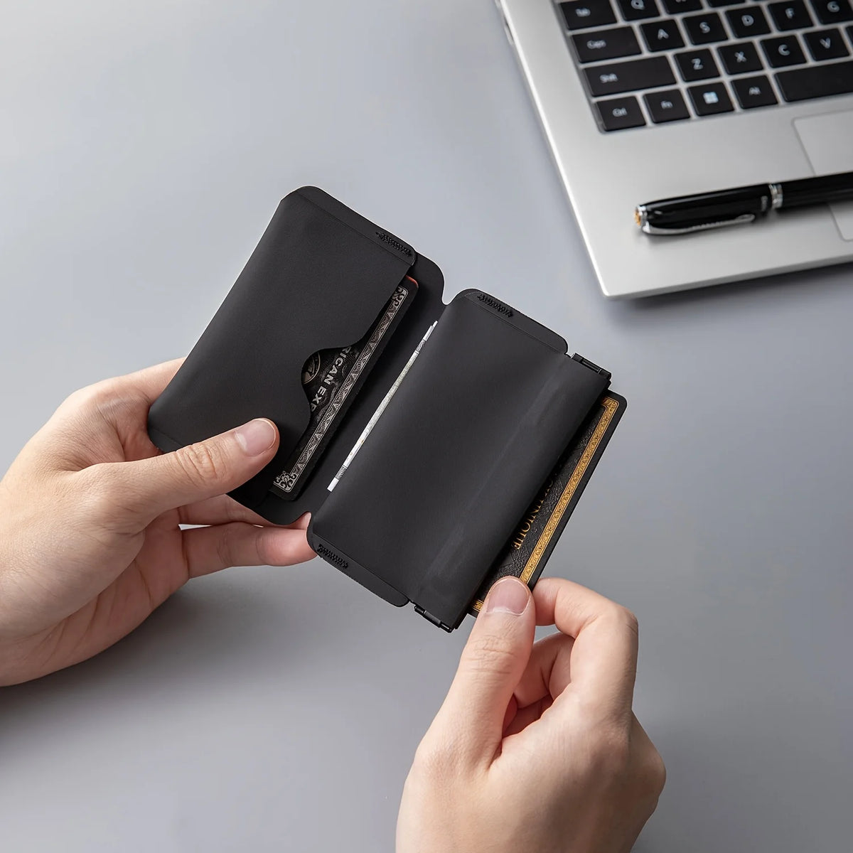 Slim Minimalist Card Holder Travel Wallet Magnetic Closure RFID Blocking Credit Card