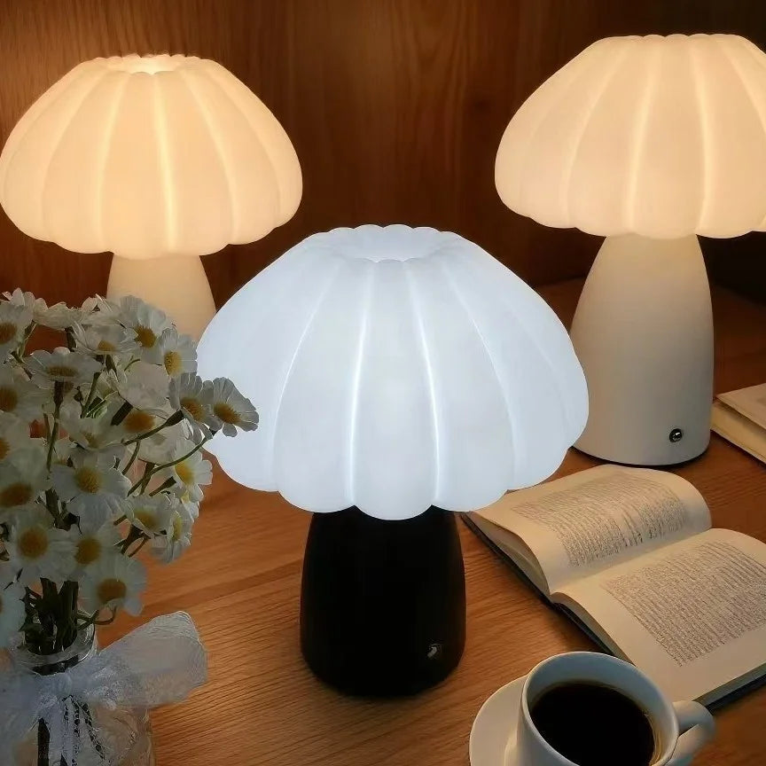 Modern Cream Mushroom Design Battery Operated DC LED Bedside Table Lamp with Metal Body