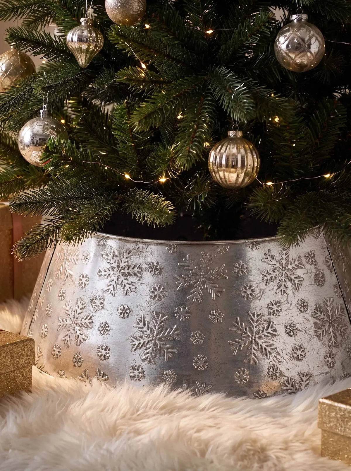 Iron Christmas Tree Base Collar & Ring Decorative Fence for Indoor/Outdoor Holiday Home