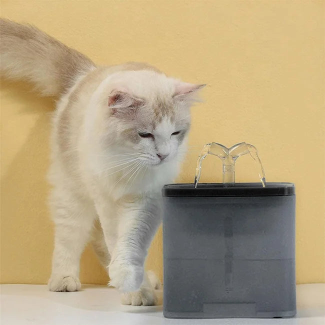 Smart 2L Cat Water Fountain, Electric ABS Pet Water Dispenser with USB Power