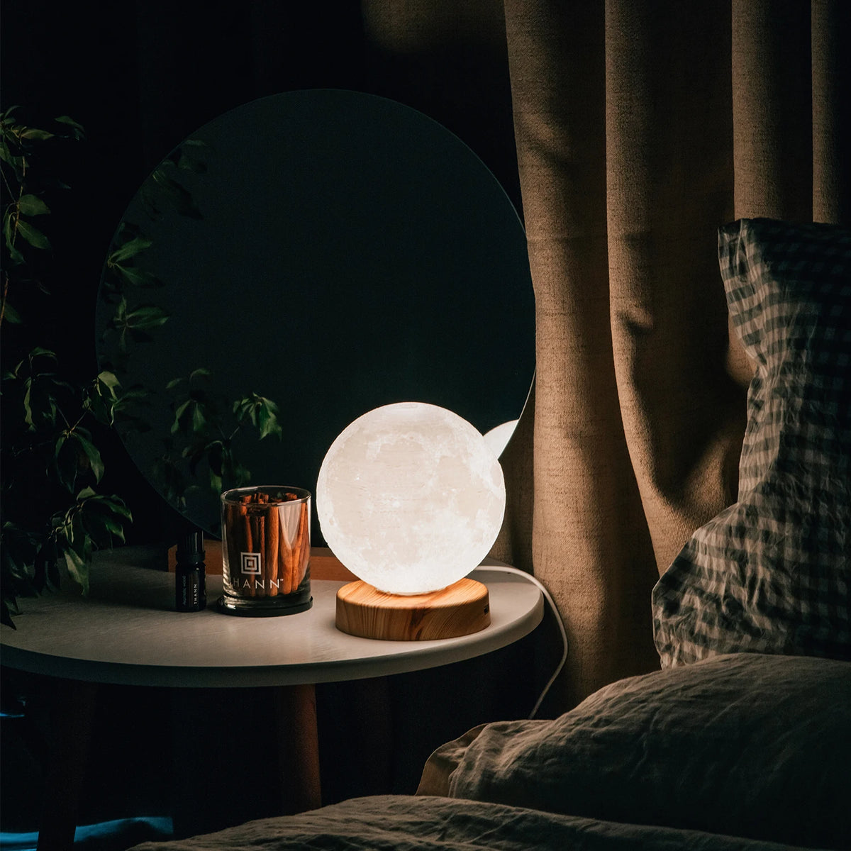 New Releasing Modern SAD Lamp 24W 10000 Lux 3D Moon Light Desk Lamp with USB Charging