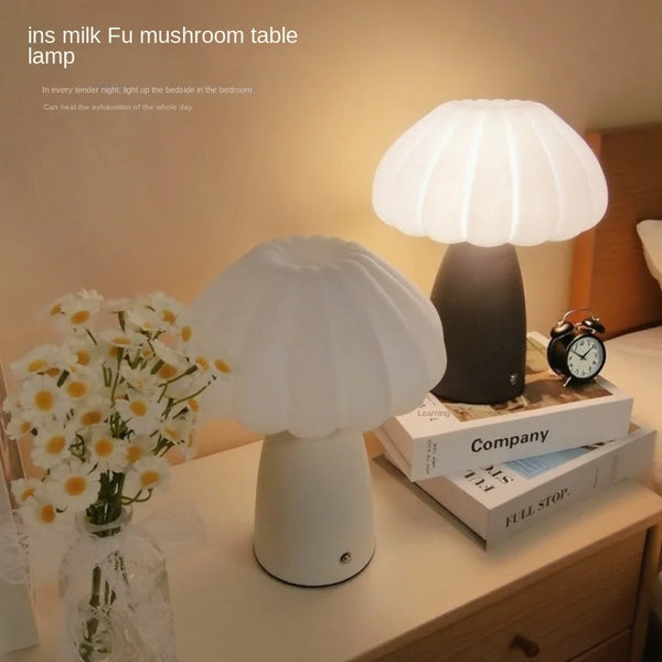 Modern Cream Mushroom Design Battery Operated DC LED Bedside Table Lamp with Metal Body