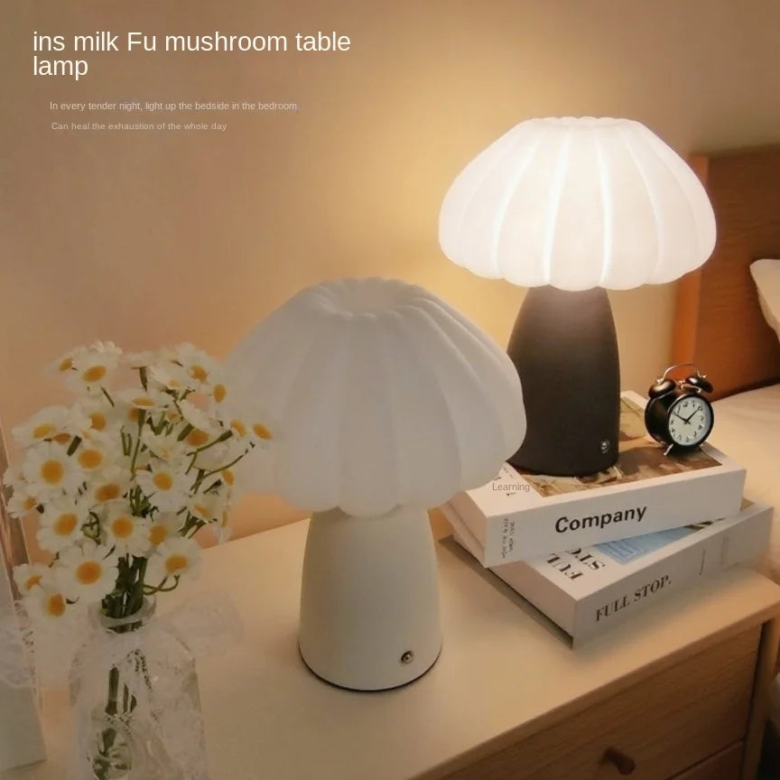 Modern Cream Mushroom Design Battery Operated DC LED Bedside Table Lamp with Metal Body