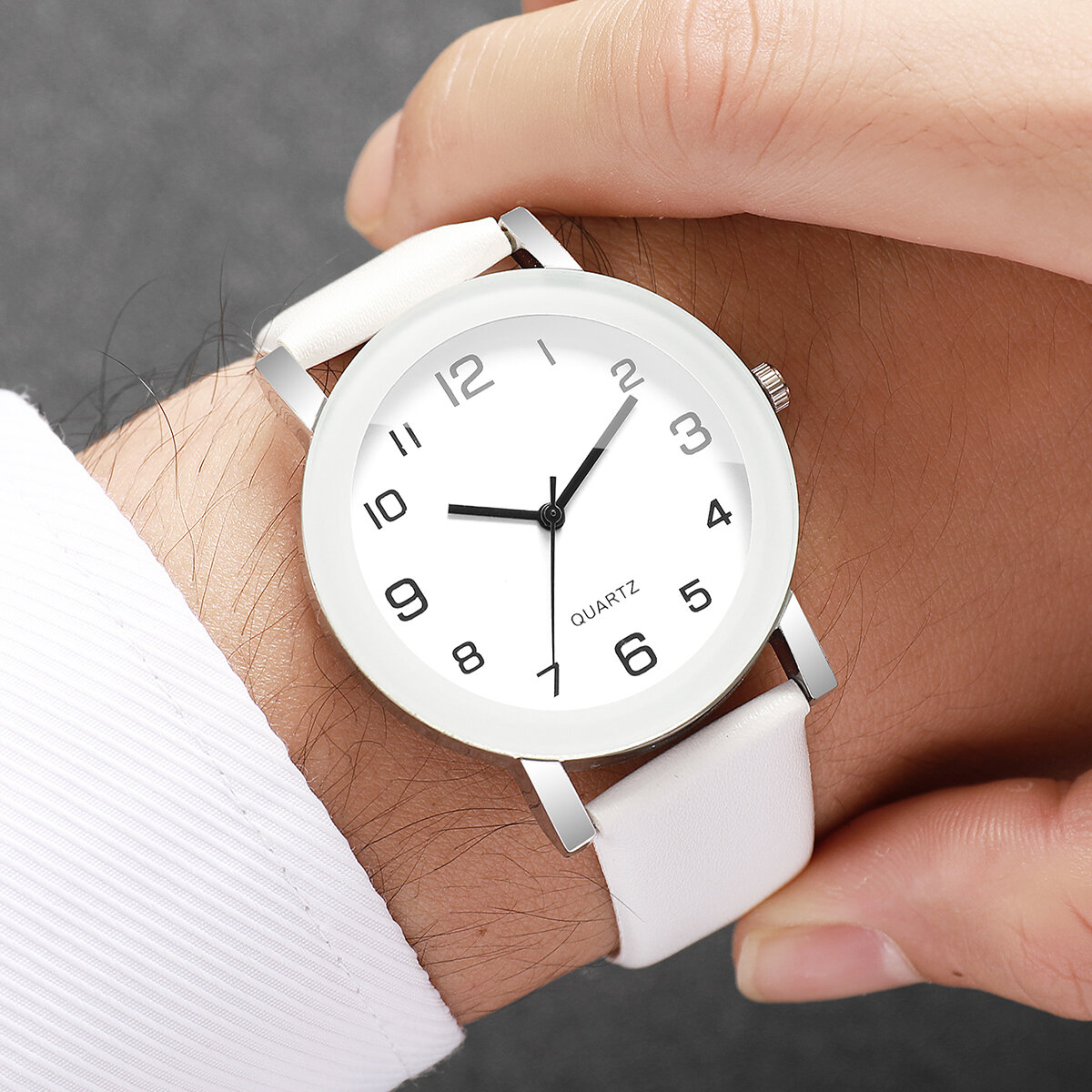 1/2pcs fashion couple's watches leather strap wristwatch men women casual arabic dial quartz watches (without box) 1/2pcs fashion couple's watches leather strap wristwatch men women casual arabic dial quartz watches (without box)